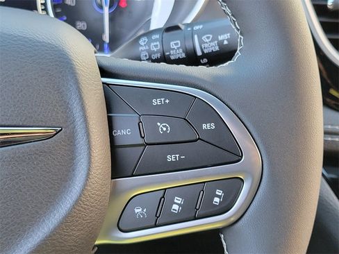 New 2026 Chrysler Pacifica Select image 6