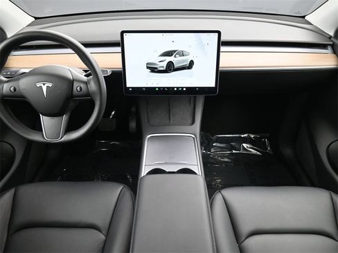 Used 2022 Tesla Model Y Long Range image 4