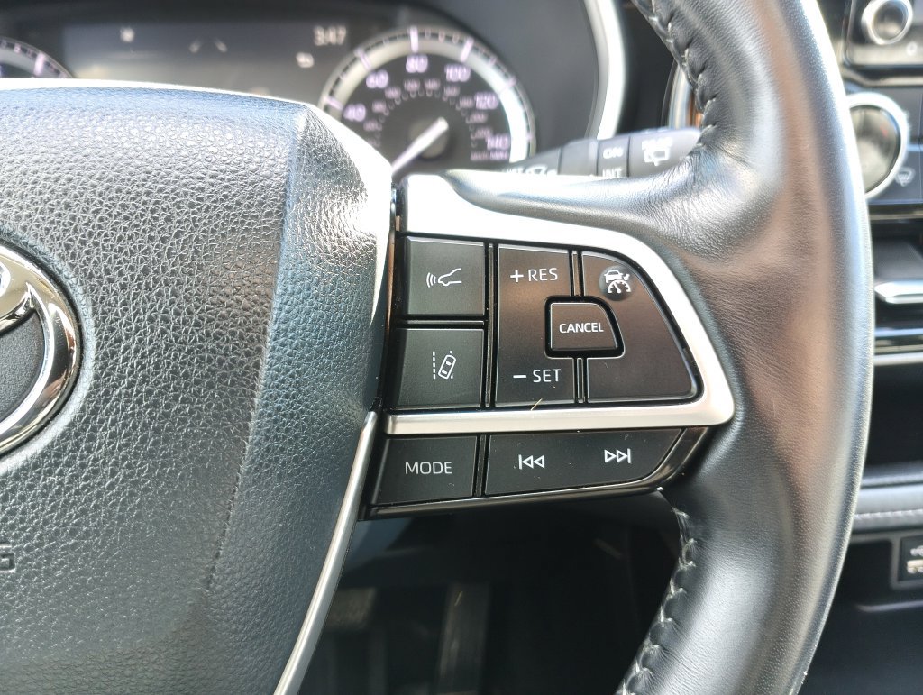 Used 2022 Toyota Highlander XLE AWD/4WD image 27