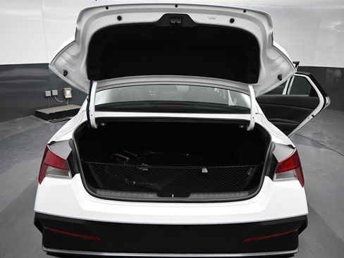 New 2026 Hyundai Elantra SE FWD image 13