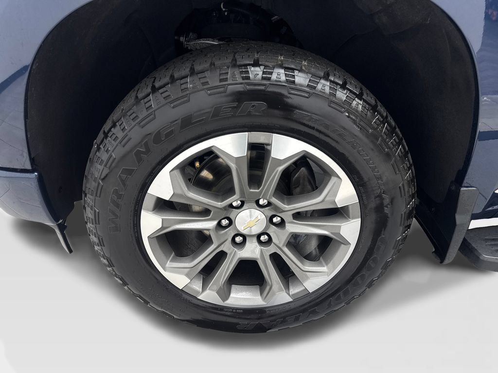 Used 2023 Chevrolet Silverado 1500 High Country w/ Technology Package AWD/4WD image 87