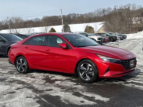 Used 2023 Hyundai Elantra SEL w/ Convenience Package image 1