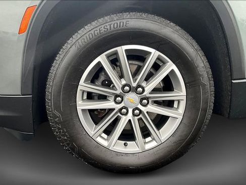 Used 2023 Chevrolet Traverse LT image 8