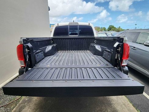 Used 2017 Toyota Tacoma SR image 23