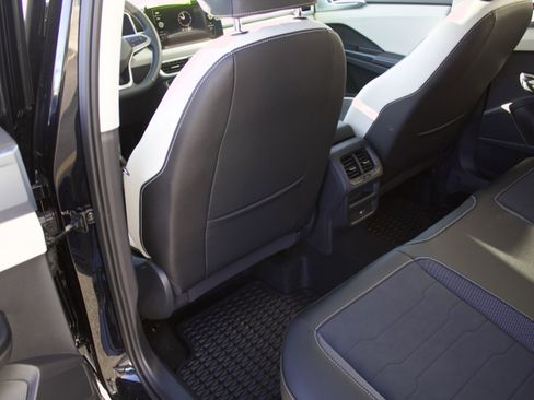 New 2025 Volkswagen Taos SE image 24