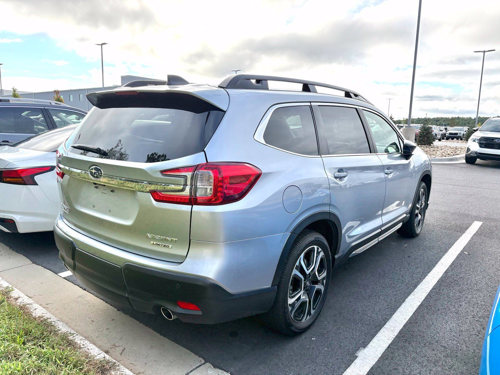 Used 2025 Subaru Ascent Limited w/ Popular Package #2 AWD/4WD image 6