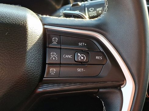 Used 2023 Jeep Grand Cherokee L Laredo image 22