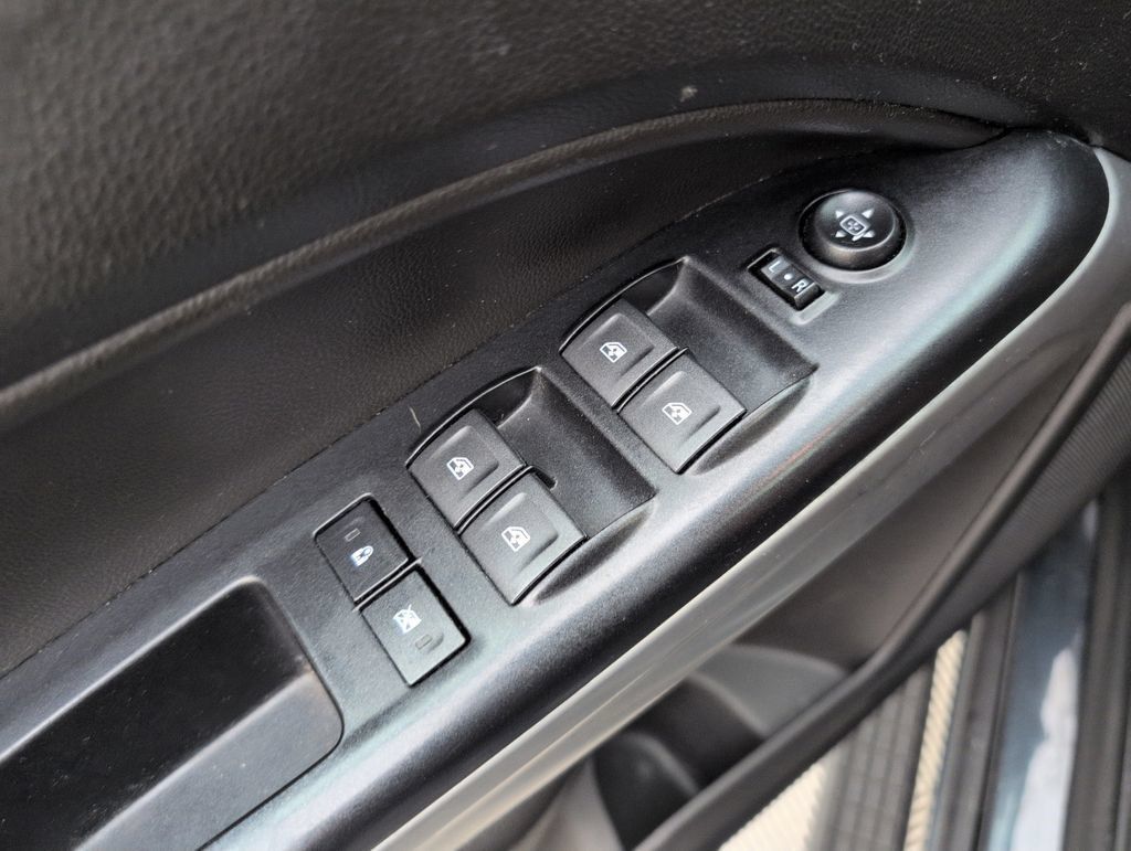 Used 2020 Chevrolet Colorado LT RWD image 30
