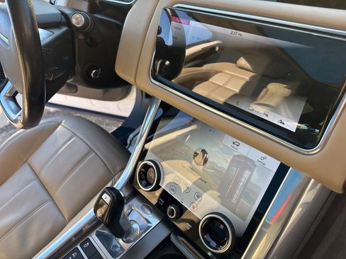 Used 2018 Land Rover Range Rover Sport SE image 60