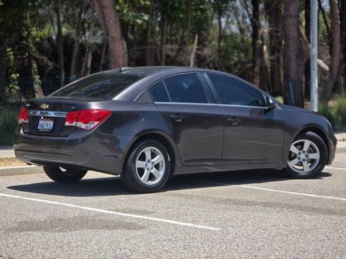 Used 2016 Chevrolet Cruze LT w/ Technology Package FWD image 7