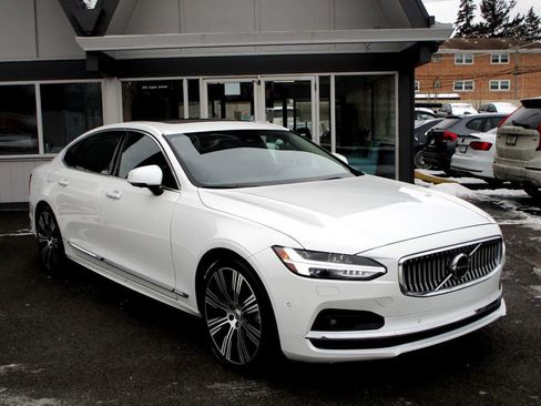 Used 2023 Volvo S90 B6 Plus w/ Protection Package Premier image 7