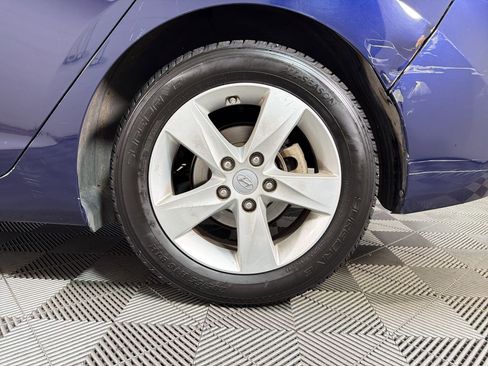 Used 2013 Hyundai Elantra GLS w/ Preferred Pkg image 11