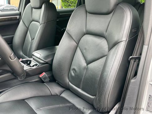 Used 2011 Porsche Cayenne AWD/4WD image 9