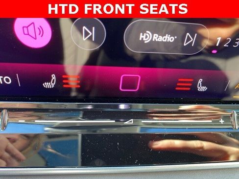 New 2025 Volkswagen Tiguan SE image 3