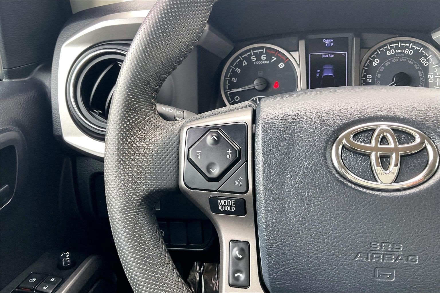 Used 2020 Toyota Tacoma SR5 AWD/4WD image 23