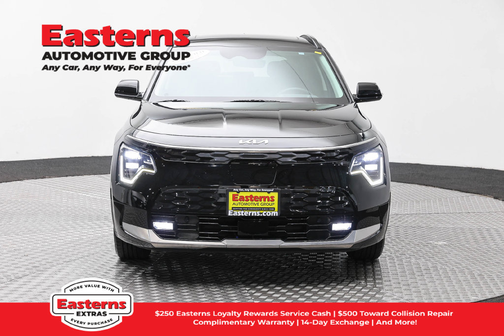 Used 2023 Kia Niro Wave w/ Wave Preserve Package FWD image 3