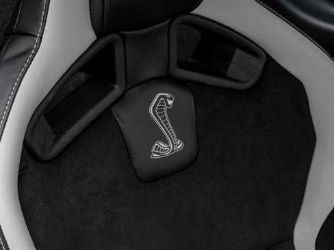 Used 2021 Ford Mustang Shelby GT500 w/ Carbon Fiber Track Pack image 32