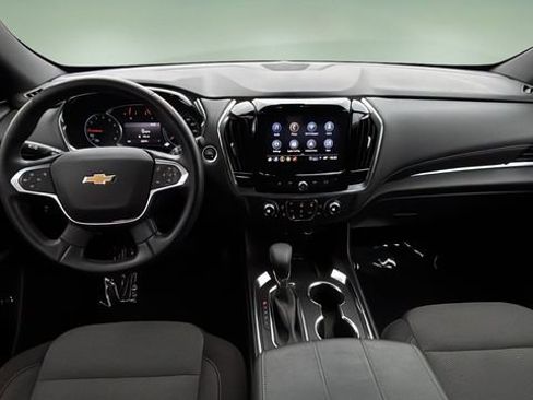 Used 2023 Chevrolet Traverse LT image 16