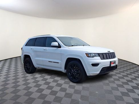 Used 2021 Jeep Grand Cherokee Laredo X AWD/4WD image 4