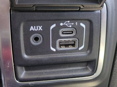 Used 2025 Jeep Wrangler Unlimited Sahara AWD/4WD image 23