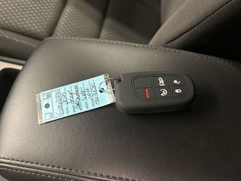 Used 2021 Jeep Grand Cherokee Laredo AWD/4WD image 12