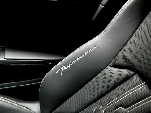 Used 2024 Lamborghini Urus Performante AWD/4WD image 19