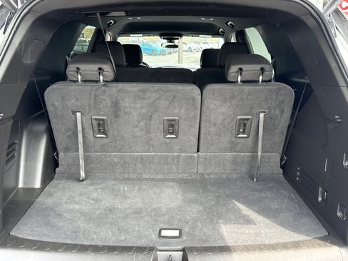 Used 2023 Chevrolet Traverse LT image 20