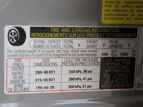 Used 2022 Porsche Cayenne Platinum Edition image 57