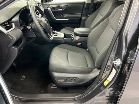 Used 2025 Toyota RAV4 XLE image 17