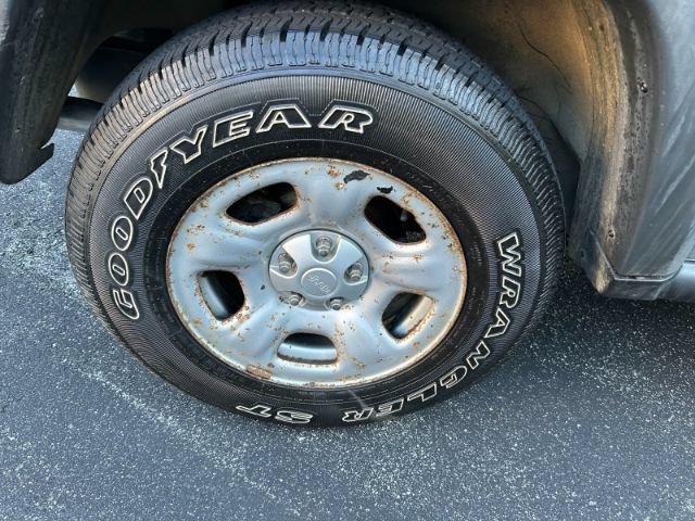 Used 2006 Jeep Liberty Sport AWD/4WD image 32
