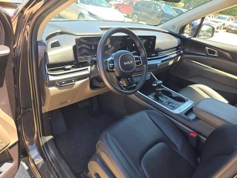 Used 2025 Kia Carnival FWD image 15