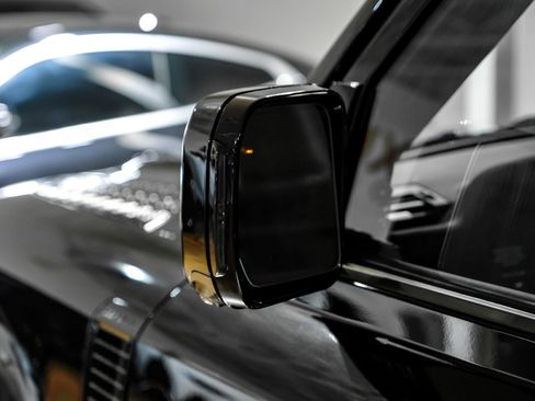 Used 2023 Land Rover Defender 110 SE image 43