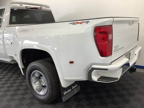 Used 2024 Chevrolet Silverado 3500 LT w/ Convenience Package AWD/4WD image 4