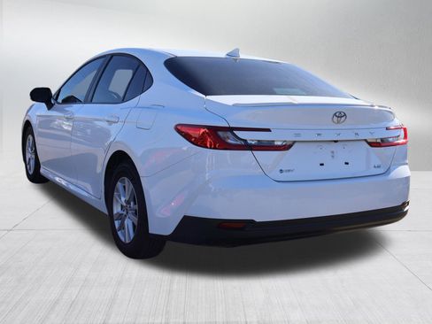 Used 2025 Toyota Camry LE w/ Convenience Package image 5