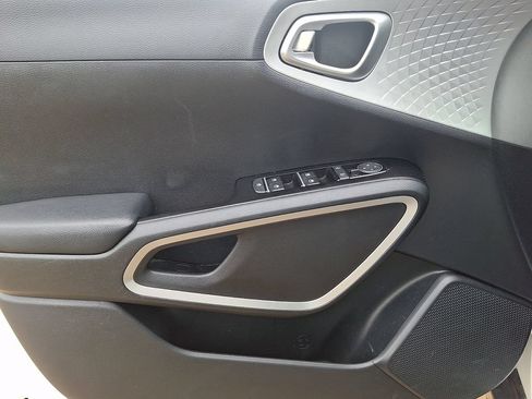 Certified 2023 Kia Soul LX w/ LX Technology Package FWD image 13