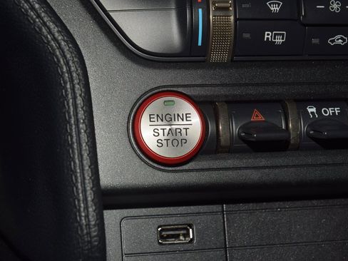 Used 2022 Ford Mustang Shelby GT500 w/ Technology Package image 37