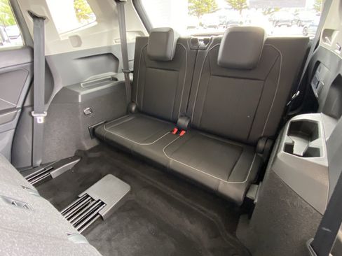 Certified 2023 Volkswagen Tiguan SE w/ Panoramic Sunroof Package FWD image 38