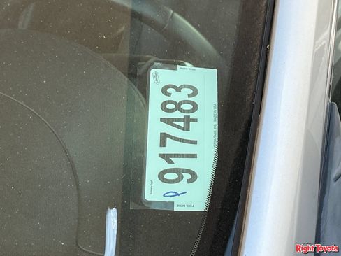Used 2015 Toyota Camry SE FWD image 11