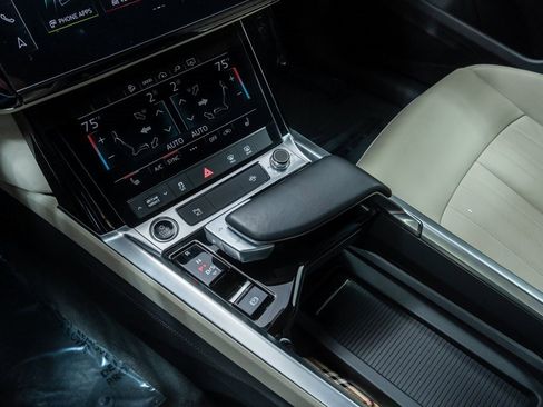 Used 2024 Audi Q8 e-tron Premium image 18