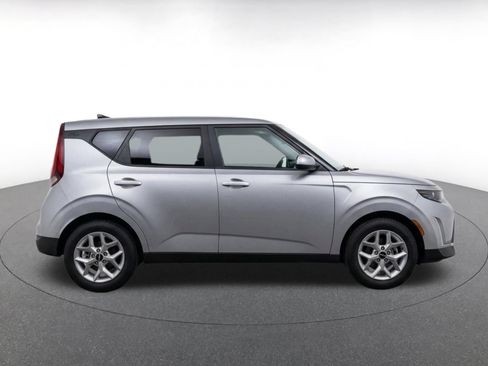 Used 2025 Kia Soul LX w/ LX Technology Package FWD image 10