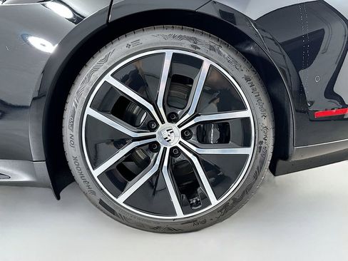 New 2025 Porsche Taycan image 33