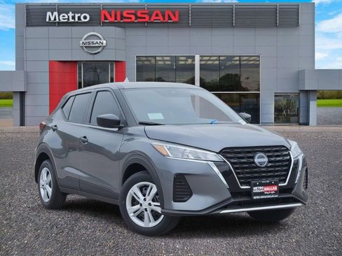 New 2025 Nissan Kicks Play S image 1