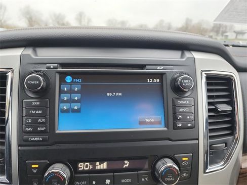 Used 2018 Nissan Titan SL image 22