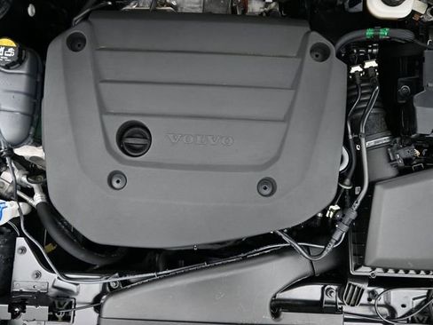 Used 2024 Volvo XC40 B5 Plus w/ Climate Package image 37