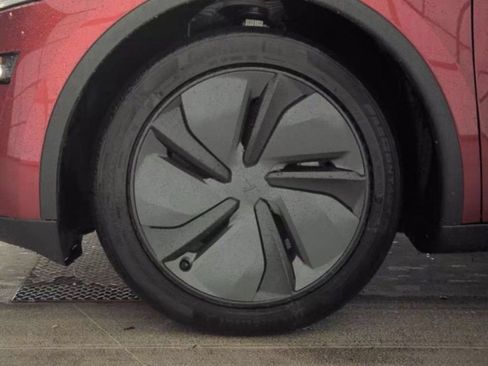 Used 2026 Tesla Model Y AWD image 19