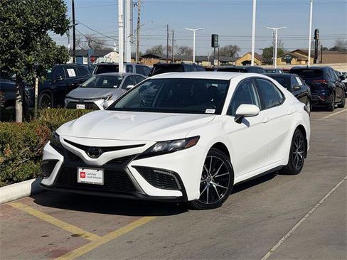 Certified 2023 Toyota Camry SE image 2