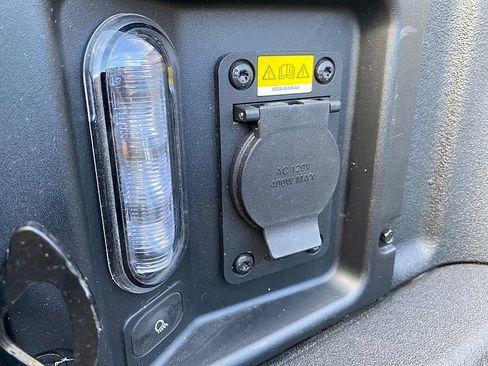 Certified 2024 Ford Maverick Lariat w/ Black Appearance Package image 10