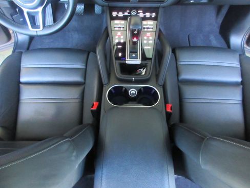 Used 2023 Porsche Cayenne AWD/4WD image 17