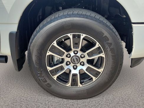 Used 2024 Nissan Titan SV w/ SV Convenience Package AWD/4WD image 11