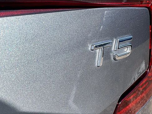 Used 2021 Volvo S60 T5 Momentum image 9